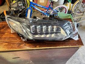 Gd9z13100f Lincoln New 2017-2020 Continental Headlight Gd9z13100f Lincoln New 2017-2020 Continental Headlight