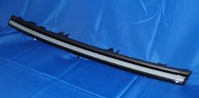 Tesla 2038294-00-e 2025 2026 Model Y Front Bumper Center Led Light Bar Drl Oem Excellent